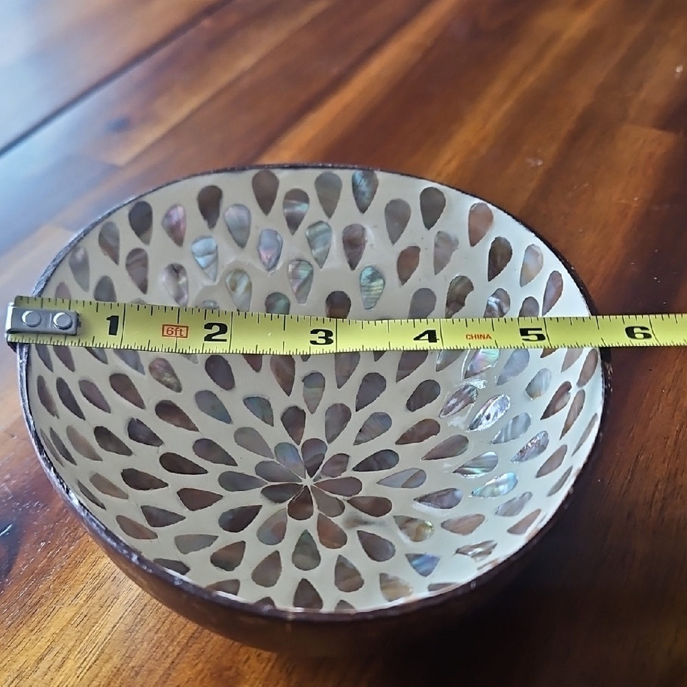 Decorative Mosaic Bowl with Teardrop Mother Of Pearl Inlay Design. - Picture 4 of 4